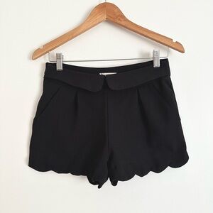 💛 Black Scalloped Hem Shorts